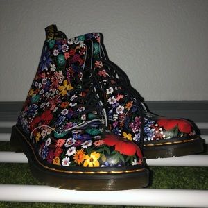 1460 Pascal Wanderlust Doc Martens